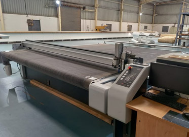 Conveyor Type Plotter cutting machine - Swiss made